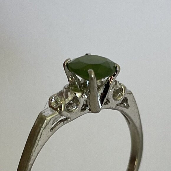 Cute Sterling Silver Ring w/ Round Green Stone & Cubic Zirconia SIZE 5.25 (D6) - Picture 1 of 6